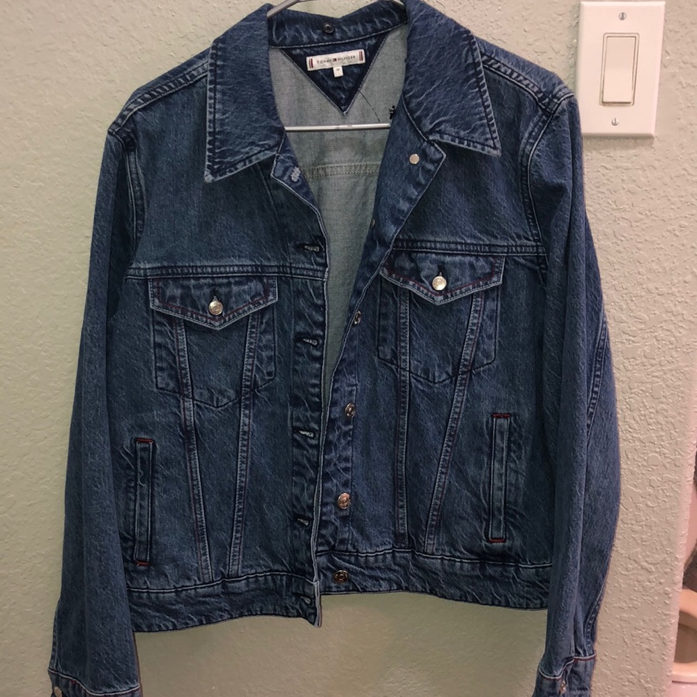 Really pretty Tommy Hilfiger Jean jacket w/hoodie